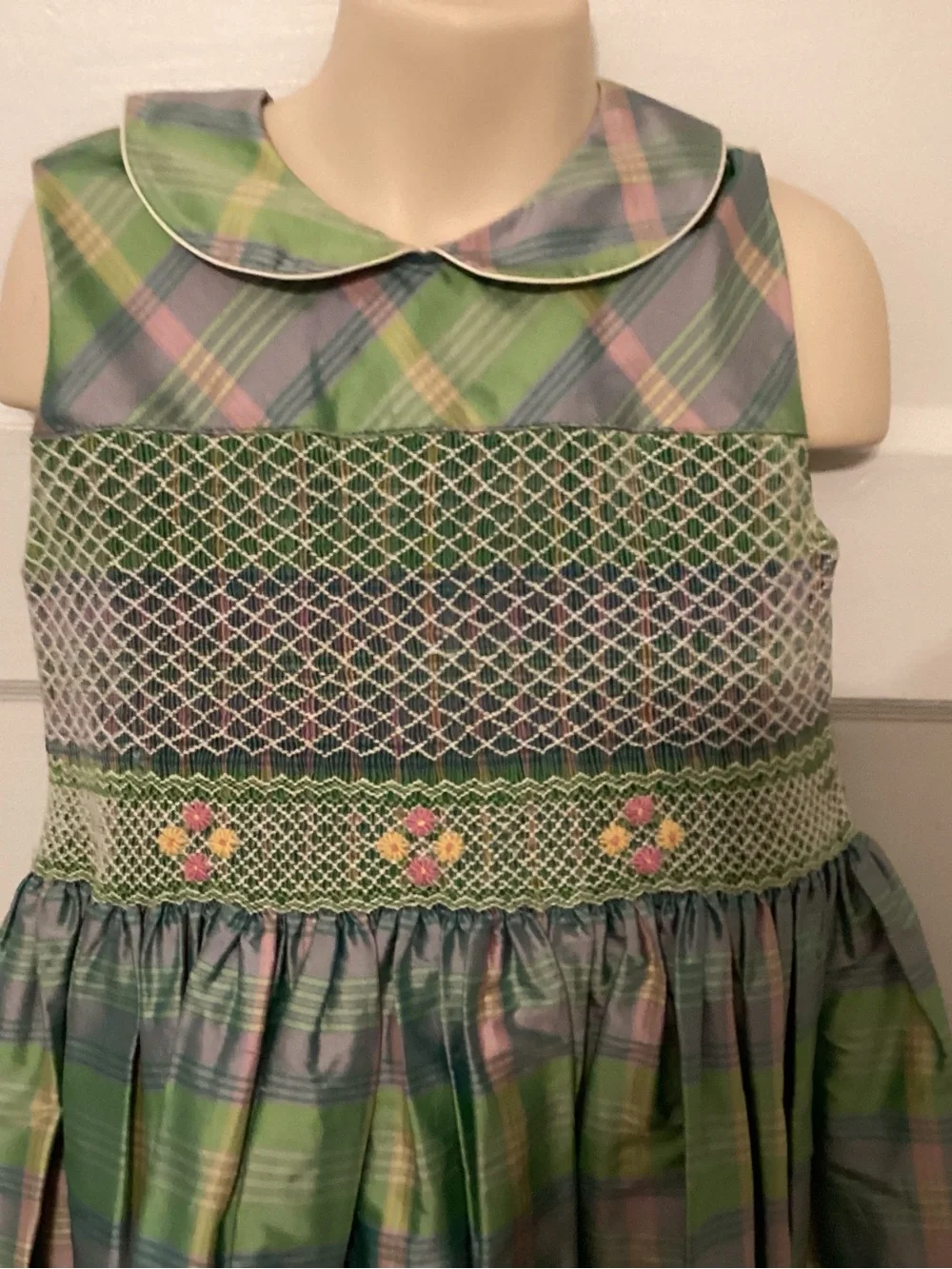 Anavini Silk Classic Girls' Plaid Smocked Dress in Green and Pink
